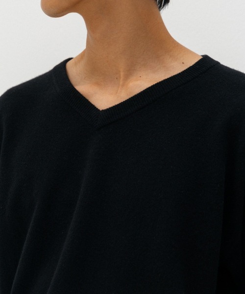 LURAKU(ルラク)の「【LURAKU】Cashmere Blend V-neck Knit / カシミヤブレンドVネックニット(ニット/セーター・メンズ・グレー/ブラック/ベージュ・MEDIUM/SMALL/LARGE)」の8枚目の写真