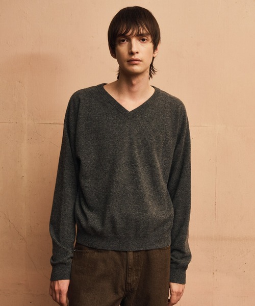 LURAKU(ルラク)の「【LURAKU】Cashmere Blend V-neck Knit / カシミヤブレンドVネックニット(ニット/セーター・メンズ・グレー/ブラック/ベージュ・MEDIUM/SMALL/LARGE)」の12枚目の写真