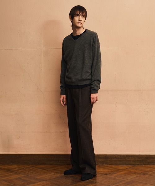 LURAKU(ルラク)の「【LURAKU】Cashmere Blend V-neck Knit / カシミヤブレンドVネックニット(ニット/セーター・メンズ・グレー/ブラック/ベージュ・MEDIUM/SMALL/LARGE)」の13枚目の写真