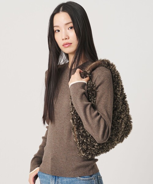 VIOLAd'ORO（ヴィオラドーロ）の「＜VIOLAd’ORO＞ELMO カーリー ワンショルダーバッグ（ショルダーバッグ・レディース・ダークブラウン・FREE）」の2枚目の写真