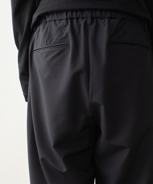 ATTACHMENT(アタッチメント)の「【 LIMITED 】2ウェイストレッチクロス 1タック トラウザーズ / PE 2WAY STRETCH CLOTH 1TUCK TROUSERS(スラックス・メンズ・ブラック/ダークグレー・1/2/4/3)」の3枚目の写真
