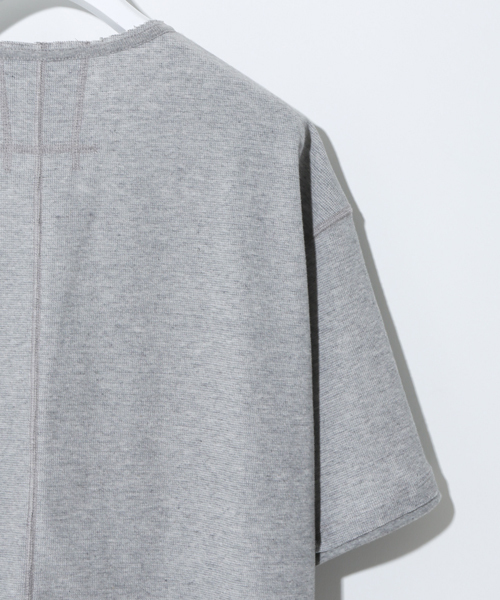 STUDIOUS(ステュディオス)の「コンパクトワッフルラウンドT (Tシャツ/カットソー・メンズ・ホワイト/グレー・3/2/1)」の9枚目の写真