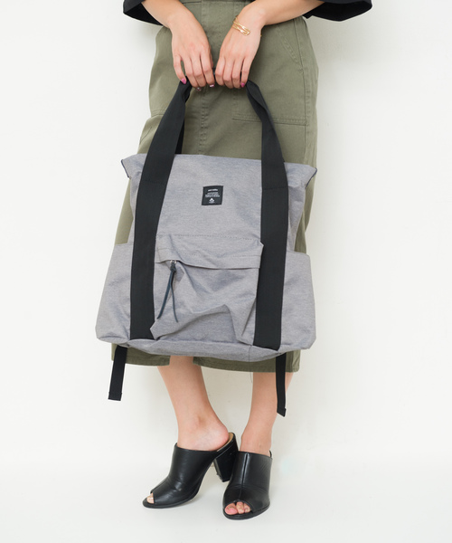 and mikka(アンドミカ)の「【WEB限定】and mikka / 軽量 2wayトート&リュック マザーズリュック(バックパック/リュック・レディース・ブラック/グレー/グリーン/ネイビー/イエロー/ピンク/カーキ・FREE)」の3枚目の写真