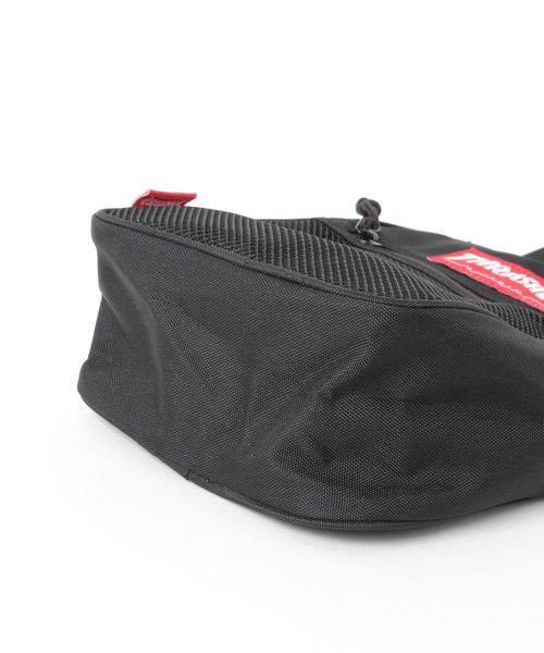 THRASHER(スラッシャー)の「MAG LOGO MINI SHOULDER POUCH/スラッシャー ユニセックス ショルダーポーチ(ショルダーバッグ・メンズ・ブラック×ホワイト/ブラック×レッド・FREE)」の3枚目の写真