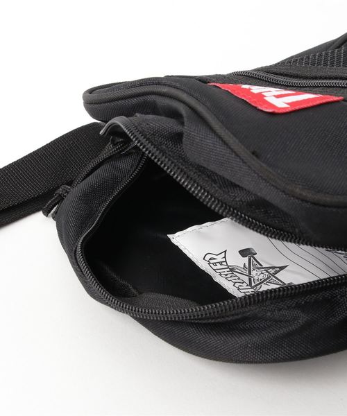 THRASHER(スラッシャー)の「MAG LOGO MINI SHOULDER POUCH/スラッシャー ユニセックス ショルダーポーチ(ショルダーバッグ・メンズ・ブラック×ホワイト/ブラック×レッド・FREE)」の4枚目の写真