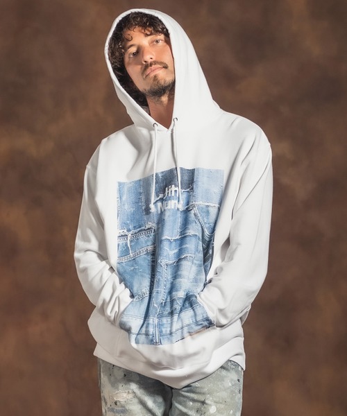 Jih Nunc(ジーヌンク)の「mpa2398-プリントプルパーカー -Logo×Denim-(パーカー・メンズ・グレー/ホワイト・M/L)」の1枚目の写真