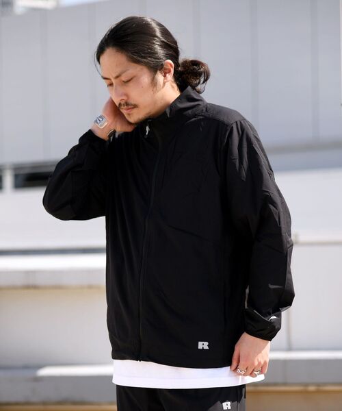 Russell Athletic(ラッセルアスレティック)の「【WEB限定/SHIPS別注】RUSSELL ATHLETIC: 4WAYストレッチ パッカブル ナイロン スタンド ジップ ブルゾン(ブルゾン・メンズ・チャコールグレー/ロイヤルブルー/ブラック・SMALL/MEDIUM/LARGE/X-LARGE)」の2枚目の写真