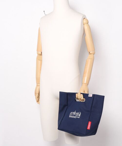 Manhattan Portage（マンハッタンポーテージ）の「Botanical Classon Mini Tote Canvas Lite（トートバッグ・メンズ・ナチュラル/ダークネイビー・SMALL）」の4枚目の写真
