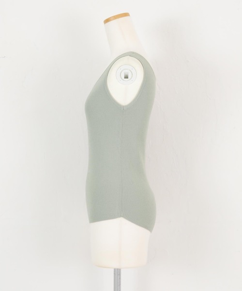 titivate（ティティベイト）の「ドライタッチラウンドヘムタンクトップ（タンクトップ・レディース・オフホワイト/グレイッシュベージュ/パープル/グリーン系その他/オレンジ/ブラック・S/M/L）」の9枚目の写真