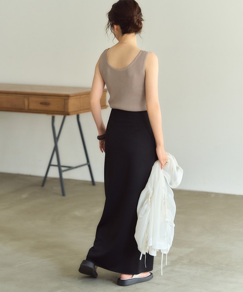 titivate（ティティベイト）の「ドライタッチラウンドヘムタンクトップ（タンクトップ・レディース・オフホワイト/グレイッシュベージュ/パープル/グリーン系その他/オレンジ/ブラック・S/M/L）」の20枚目の写真