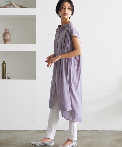 OMNES Another Edition（オムネス アナザーエディション）の「気流染めシルクタッチ バンドカラーギャザーフレンチスリーブシャツワンピース（ワンピース・レディース・アイボリー/ブラック/ラベンダー/イエロー・FREE）」の4枚目の写真