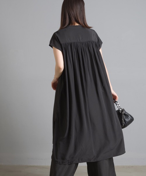 OMNES Another Edition（オムネス アナザーエディション）の「気流染めシルクタッチ バンドカラーギャザーフレンチスリーブシャツワンピース（ワンピース・レディース・アイボリー/ブラック/ラベンダー/イエロー・FREE）」の15枚目の写真