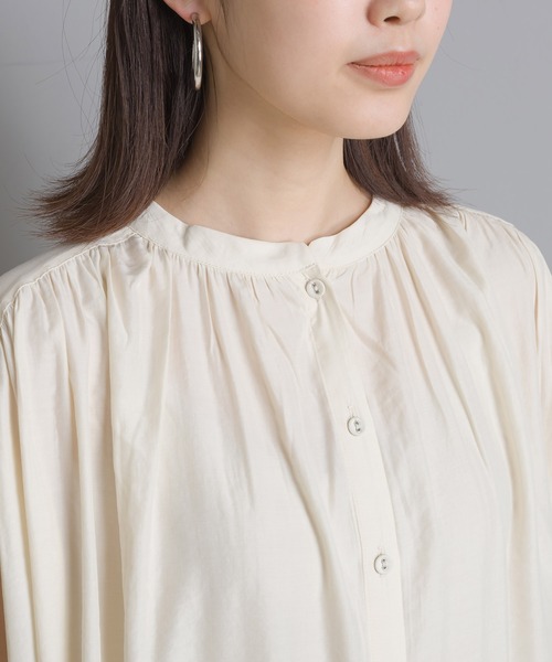 OMNES Another Edition（オムネス アナザーエディション）の「気流染めシルクタッチ バンドカラーギャザーフレンチスリーブシャツワンピース（ワンピース・レディース・アイボリー/ブラック/ラベンダー/イエロー・FREE）」の9枚目の写真