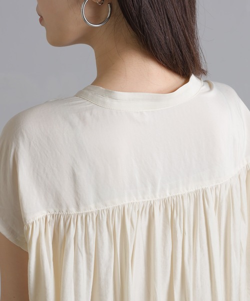 OMNES Another Edition（オムネス アナザーエディション）の「気流染めシルクタッチ バンドカラーギャザーフレンチスリーブシャツワンピース（ワンピース・レディース・アイボリー/ブラック/ラベンダー/イエロー・FREE）」の12枚目の写真