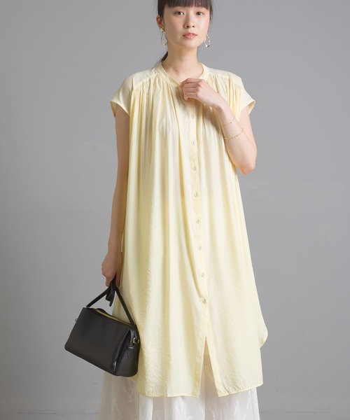 OMNES Another Edition（オムネス アナザーエディション）の「気流染めシルクタッチ バンドカラーギャザーフレンチスリーブシャツワンピース（ワンピース・レディース・アイボリー/ブラック/ラベンダー/イエロー・FREE）」の21枚目の写真