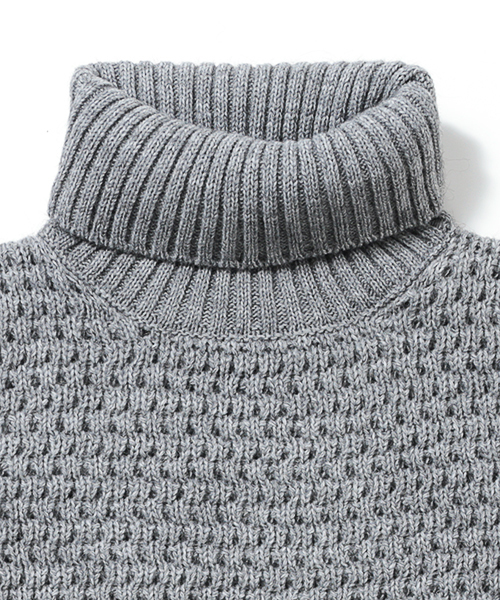 BEAMS LIGHTS Men's（ビームスライツ メンズ）の「◎BEAMS LIGHTS / ワッフルオフタートルネックニット（ニット/セーター・メンズ・オフホワイト/グレー/ブラウン・LARGE/SMALL/MEDIUM）」の4枚目の写真