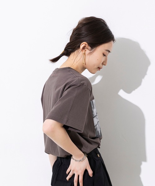 hunch（ハンチ）の「綿100% やわらかコットン フォトプリント Tシャツ（Tシャツ/カットソー・レディース・ホワイト/チャコール・FREE）」の5枚目の写真