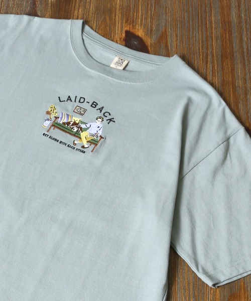 POWER TO THE PEOPLE(パワートゥーザピープル)の「POWER TO THE PEOPLE アート ミニワッペン刺繍Tシャツ(Tシャツ/カットソー・メンズ・ホワイト/ネイビー/ホワイト系その他/ブルー系その他/チャコール/ホワイト系その他2/ホワイト系その他3/ホワイト系その他4/ブルー系その他2/ブルー系その他3・LL/M/L)」の8枚目の写真