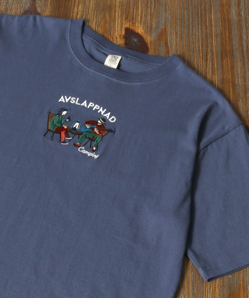 POWER TO THE PEOPLE(パワートゥーザピープル)の「POWER TO THE PEOPLE アート ミニワッペン刺繍Tシャツ(Tシャツ/カットソー・メンズ・ホワイト/ネイビー/ホワイト系その他/ブルー系その他/チャコール/ホワイト系その他2/ホワイト系その他3/ホワイト系その他4/ブルー系その他2/ブルー系その他3・LL/M/L)」の7枚目の写真