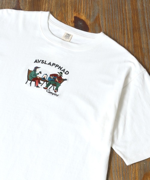 POWER TO THE PEOPLE(パワートゥーザピープル)の「POWER TO THE PEOPLE アート ミニワッペン刺繍Tシャツ(Tシャツ/カットソー・メンズ・ホワイト/ネイビー/ホワイト系その他/ブルー系その他/チャコール/ホワイト系その他2/ホワイト系その他3/ホワイト系その他4/ブルー系その他2/ブルー系その他3・LL/M/L)」の3枚目の写真