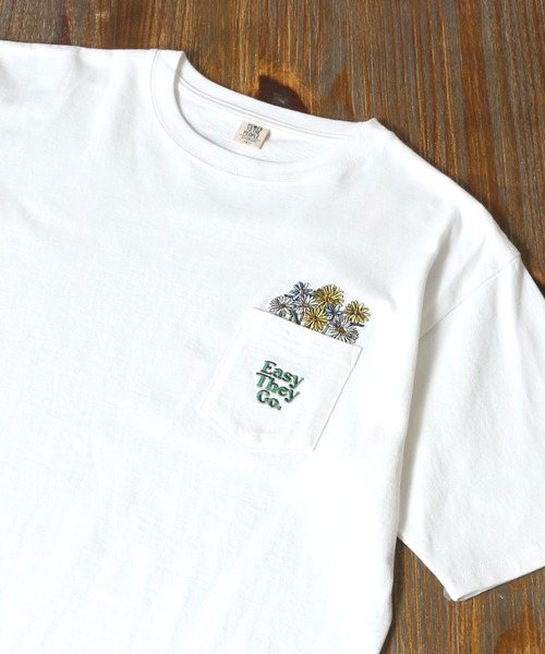 POWER TO THE PEOPLE(パワートゥーザピープル)の「POWER TO THE PEOPLE アート ミニワッペン刺繍Tシャツ(Tシャツ/カットソー・メンズ・ホワイト/ネイビー/ホワイト系その他/ブルー系その他/チャコール/ホワイト系その他2/ホワイト系その他3/ホワイト系その他4/ブルー系その他2/ブルー系その他3・LL/M/L)」の2枚目の写真