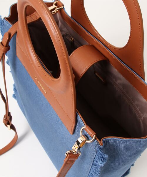 LA BAGAGERIE（ラバガジェリー）の「フリンジデニムバッグ Mサイズ（ハンドバッグ・レディース・ブラック/ネイビー/ブルー・FREE）」の5枚目の写真