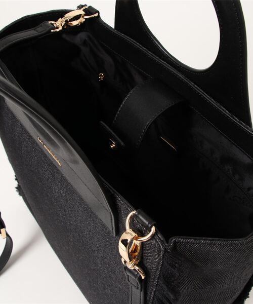 LA BAGAGERIE（ラバガジェリー）の「フリンジデニムバッグ Mサイズ（ハンドバッグ・レディース・ブラック/ネイビー/ブルー・FREE）」の9枚目の写真