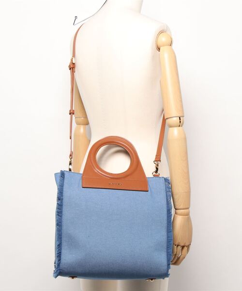 LA BAGAGERIE（ラバガジェリー）の「フリンジデニムバッグ Mサイズ（ハンドバッグ・レディース・ブラック/ネイビー/ブルー・FREE）」の7枚目の写真