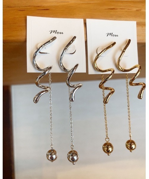 mou（モウ）の「トルネードスィングボールピアス（ピアス（両耳用）・レディース・シルバー/ゴールド・FREE）」の5枚目の写真