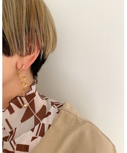 mou（モウ）の「トルネードスィングボールピアス（ピアス（両耳用）・レディース・シルバー/ゴールド・FREE）」の3枚目の写真