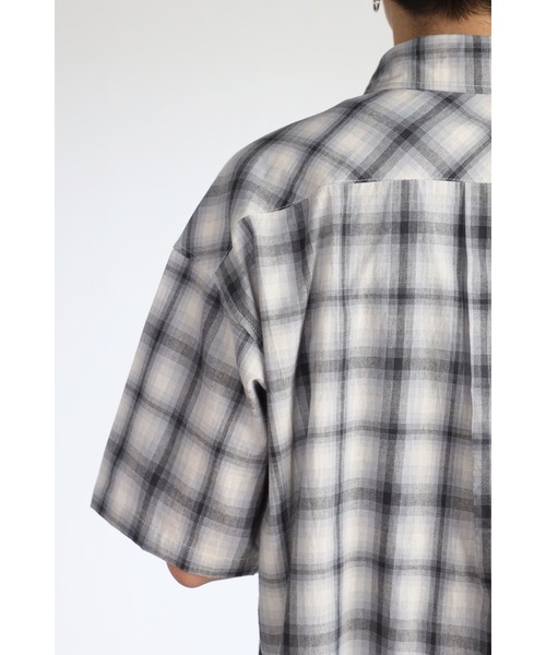 CREARE -LINO-（クレアーレリノ）の「チェック オーバーサイズシャツ<ユニセックス>（シャツ/ブラウス・メンズ・ブラック/ブラウン・M/L）」の3枚目の写真