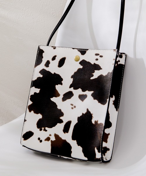 kutir（クティール）の「フェイクレザーショルダーバッグ（ショルダーバッグ・メンズ・アニマル/ブラック・FREE）」の2枚目の写真