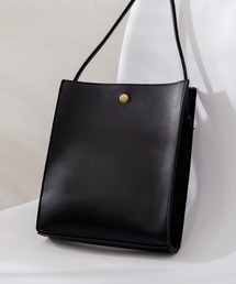 フェイクレザーショルダーバッグ
