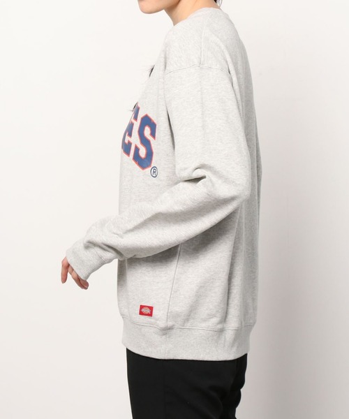 Dickies（ディッキーズ）の「Dickies/ディッキーズ 別注 オーバーサイズ カレッジロゴ スウェット レディース メンズ トレーナー（スウェット・メンズ・チャコールグレー/ベージュ/サックスブルー/オートミール/ホワイト系その他/グレイッシュベージュ/ダークグリーン/ホワイト系その他2/グレー系その他2/グリーン系その他/グレー系その他・M/L/XL）」の22枚目の写真