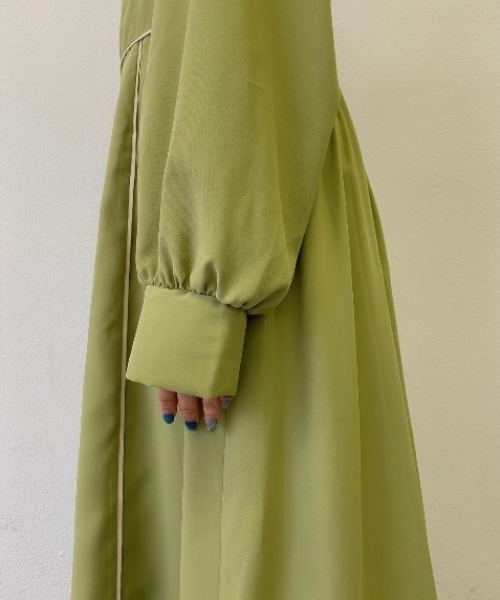 VANNIE U(ヴァニーユー)の「バイカラーパイピングワンピース(ワンピース・レディース・オリーブ/ブルー/アイボリー・FREE)」の11枚目の写真