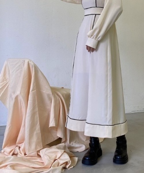 VANNIE U(ヴァニーユー)の「バイカラーパイピングワンピース(ワンピース・レディース・オリーブ/ブルー/アイボリー・FREE)」の21枚目の写真