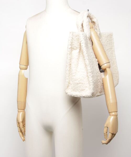 atmos pink（アトモスピンク）の「atmos pink ビッグボア バッグ（トートバッグ・レディース・ベージュ/アイボリー・FREE）」の6枚目の写真