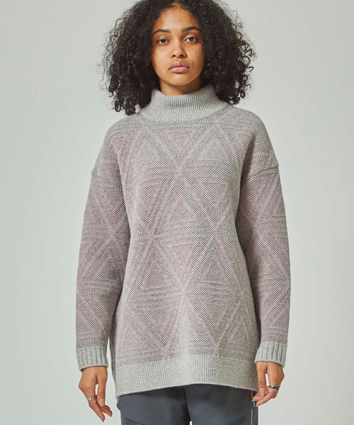 CITY TOKYO(シティトウキョウ)の「2WAYリバーシブルトライアングルモックネックニットチュニック(ニット/セーター・レディース・ブラック/グレー・FREE)」の9枚目の写真