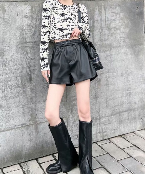 me+em select（ミームセレクト）の「【 3SIZE 】ポイントベルトフェイクレザーショートパンツ（その他パンツ・レディース・ブラック/ブラウン/アイボリー・SMALL/MEDIUM/LARGE）」の5枚目の写真