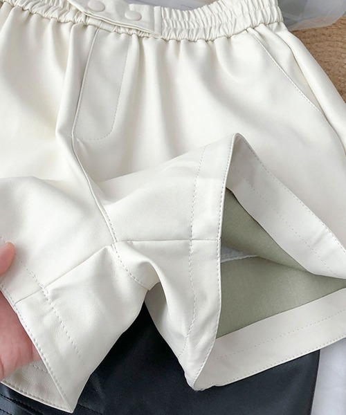 me+em select（ミームセレクト）の「【 3SIZE 】ポイントベルトフェイクレザーショートパンツ（その他パンツ・レディース・ブラック/ブラウン/アイボリー・SMALL/MEDIUM/LARGE）」の6枚目の写真