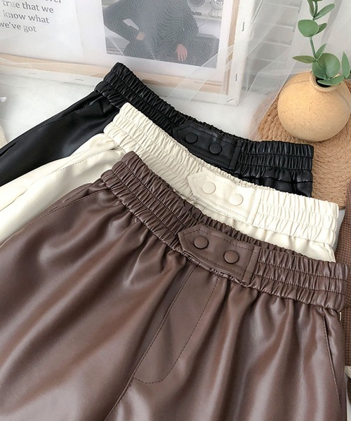 me+em select（ミームセレクト）の「【 3SIZE 】ポイントベルトフェイクレザーショートパンツ（その他パンツ・レディース・ブラック/ブラウン/アイボリー・SMALL/MEDIUM/LARGE）」の12枚目の写真