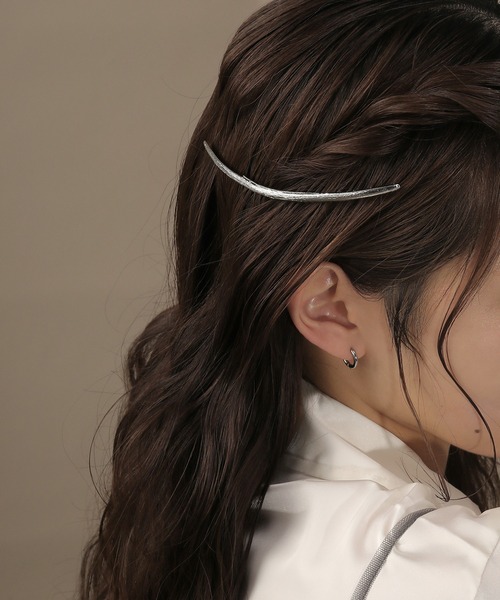 voov（ブーブ）の「垢抜けポイントアップ。ゴールドシルバーメタルヘアコーム（その他ヘアアクセサリー・レディース・ゴールド系その他3/シルバー系その他4/シルバー系その他2/ゴールド系その他・フリー）」の2枚目の写真