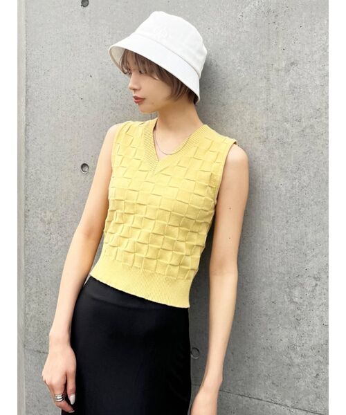 EMODA（エモダ）の「チェッカーニットタンクトップ（タンクトップ・レディース・ホワイト/ブラック/イエロー/ブルー・FREE）」の4枚目の写真