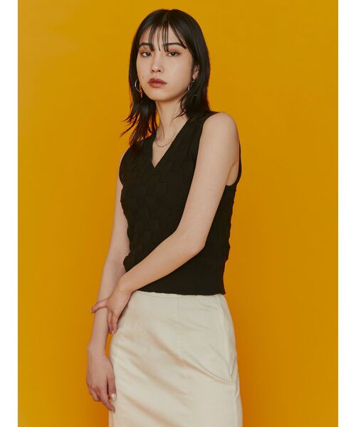 EMODA（エモダ）の「チェッカーニットタンクトップ（タンクトップ・レディース・ホワイト/ブラック/イエロー/ブルー・FREE）」の8枚目の写真