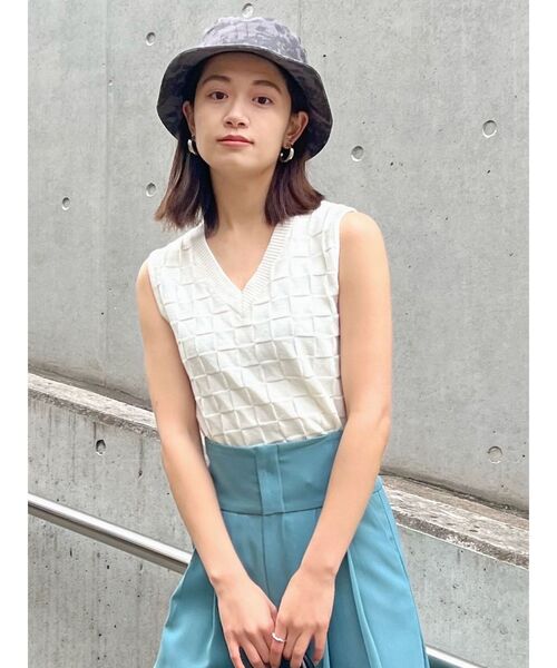 EMODA（エモダ）の「チェッカーニットタンクトップ（タンクトップ・レディース・ホワイト/ブラック/イエロー/ブルー・FREE）」の10枚目の写真