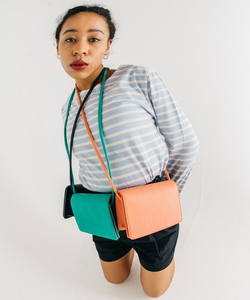 GIMME GIMME（ギミーギミー）の「【GIMME GIMME】Square shoulder bag gima22s008（ショルダーバッグ・レディース・グリーン/ピンク/ブラック・FREE）」の5枚目の写真