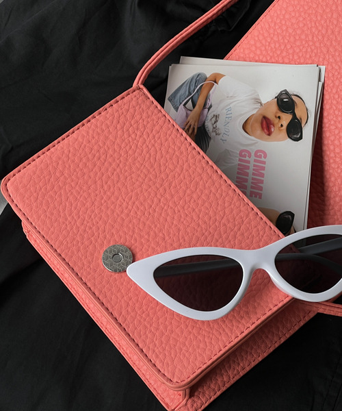 GIMME GIMME（ギミーギミー）の「【GIMME GIMME】Square shoulder bag gima22s008（ショルダーバッグ・レディース・グリーン/ピンク/ブラック・FREE）」の11枚目の写真