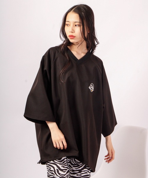 A.T,C in the attic homme(エーティーシーインジアティックオム)の「Vネック半袖ビッグシルエットプルオーバー(Tシャツ/カットソー・メンズ・ブラック/イエロー/グリーン・M/L)」の2枚目の写真