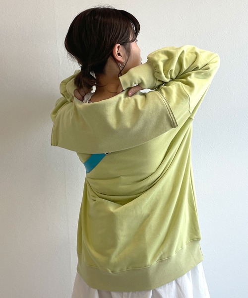 w closet（ダブルクローゼット）の「スウェット衿付きフィンガーホールプルオーバー（スウェット・レディース・オフホワイト/ライトグリーン/グレイッシュベージュ/サックスブルー系・FREE）」の16枚目の写真