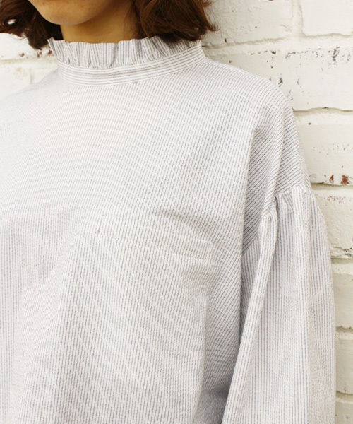 Kastane（カスタネ）の「【Kastane】ハイネック袖ボリュームプルオーバー（シャツ/ブラウス・レディース・ホワイト/ブラック/ストライプ・FREE）」の7枚目の写真